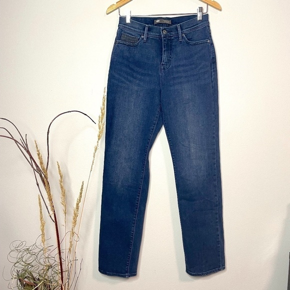 Levi's Perfectly Slimming 512 Straight Leg Jeans - Picture 1 of 7